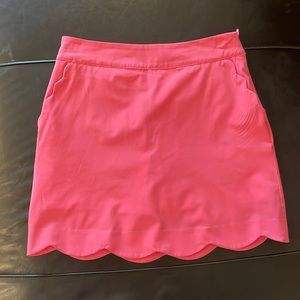 Vineyard Vines performance skirt with scalloped hem.